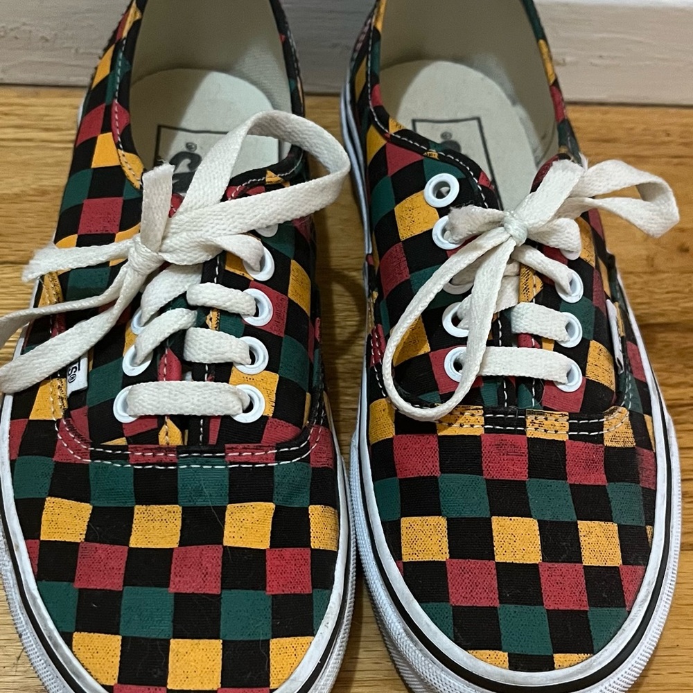 Vans Men’s 6.5 Women’s 8  Vans tie up tennis shoes  Checkered multi colored